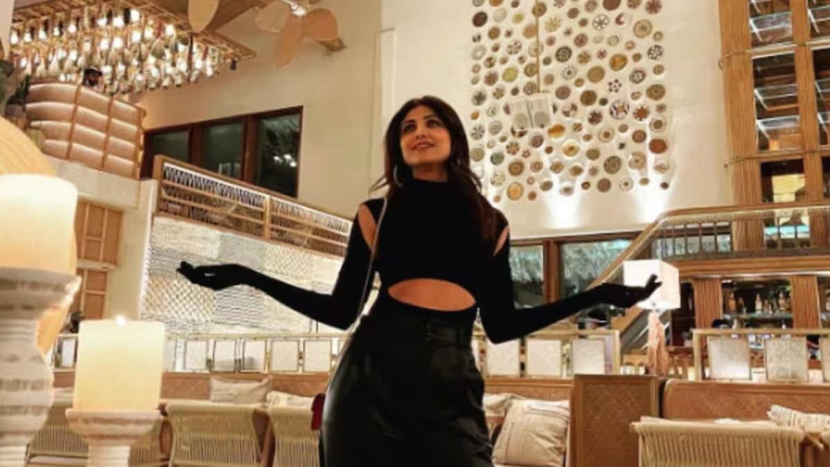 Shilpa Shettys Bastian Sells Salad For Rs 1050 And Tea Priced At Rs 920