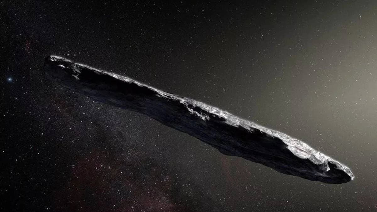 Mysterious ufo approaching towards earth