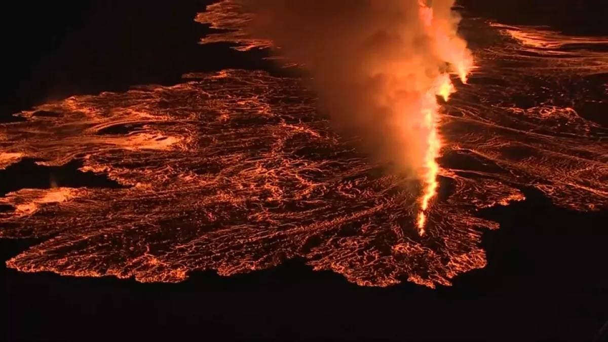 Red Lava Pours Out As Volcano Erupts 7th Time In A Year In Iceland gnr