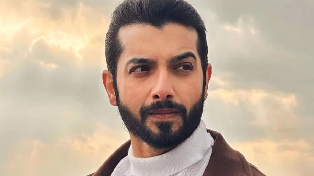 Sharad Malhotra received towel gift from fan with I love you written in blood