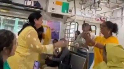 Garba dance inside Local Train by daily passengers gone viral