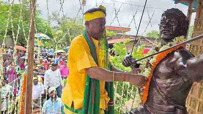 Minister MLA Presents at Hul Diwas Celebration At Hooghly