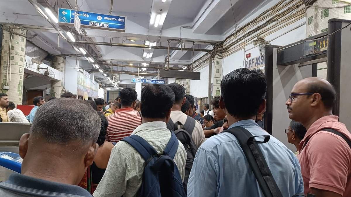 Huge Problem in Kolkata Metro due to Incident in Belgachia Station