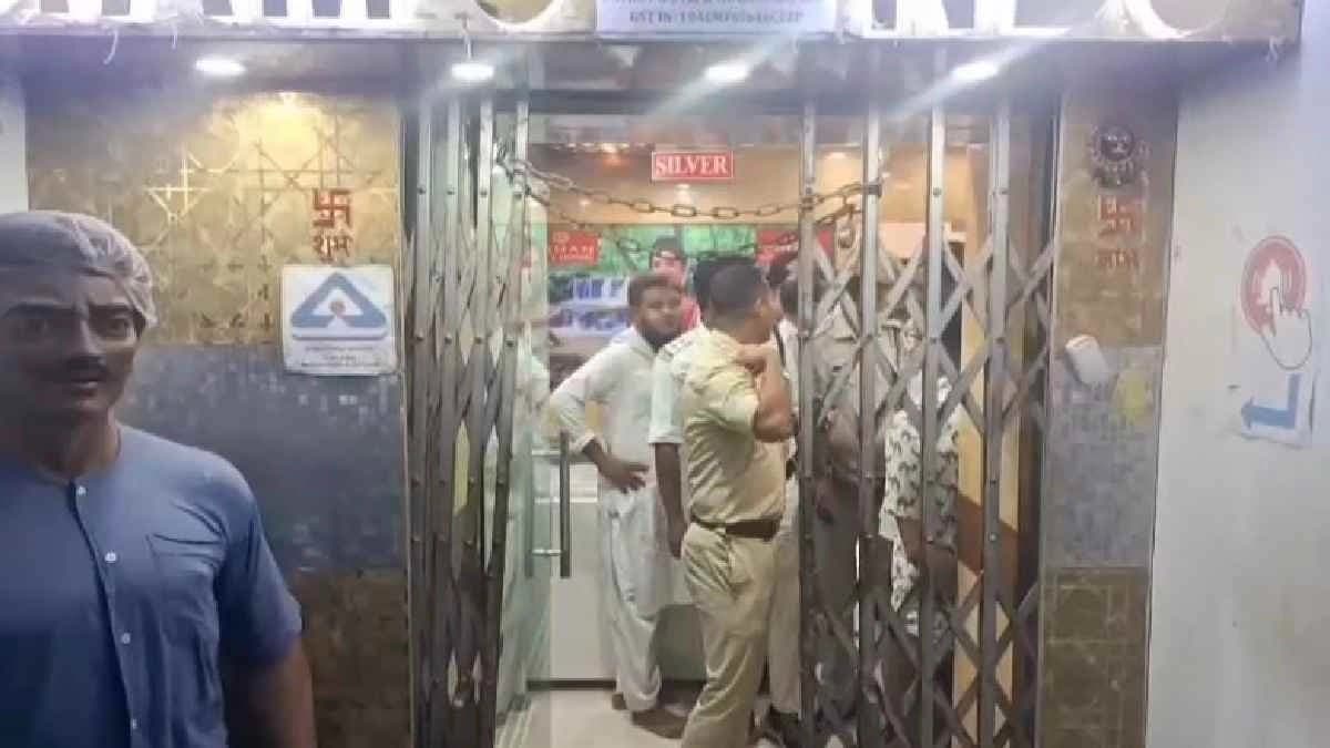 Chandannagar Police Launch Investigation as Daring Robbery at Jewellery Shop in Dankuni