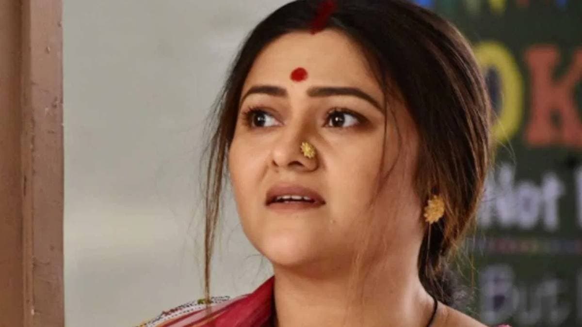 Tollywood News: Actress Koneenica Banerjee alleges non cooperation against Kolkata Airport authorities