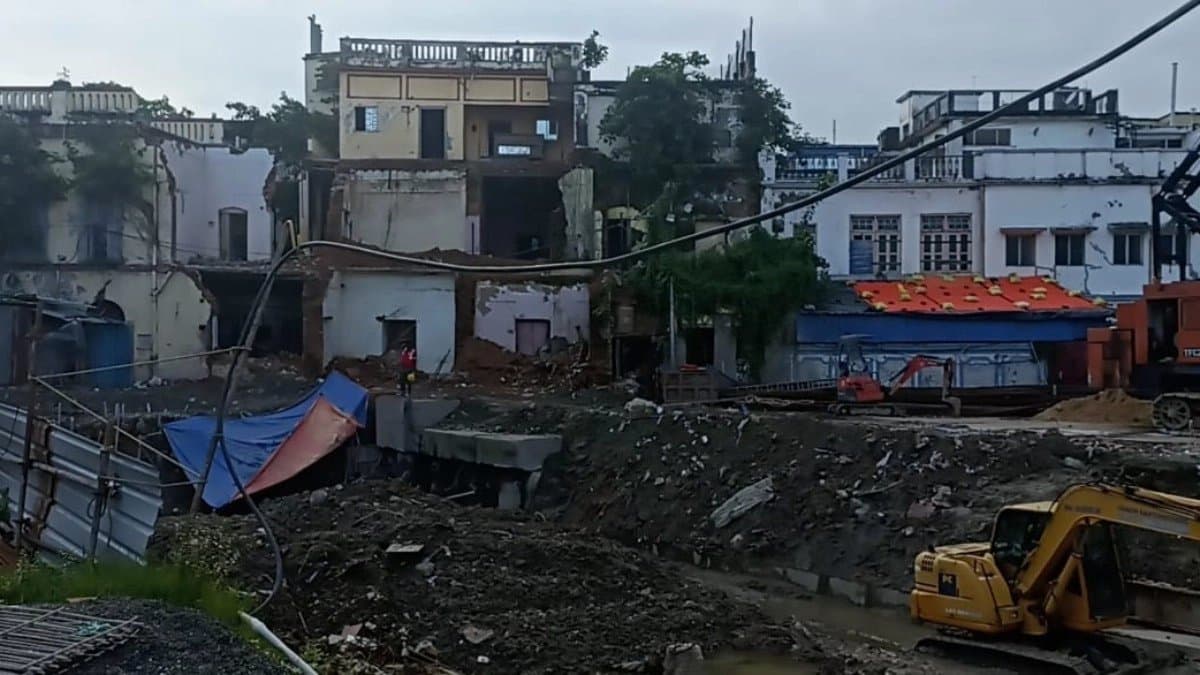 Kolkata Metro: Mayor Firhad Hakim took initiative to resolve the issue of the victims of Durgapituri Lane