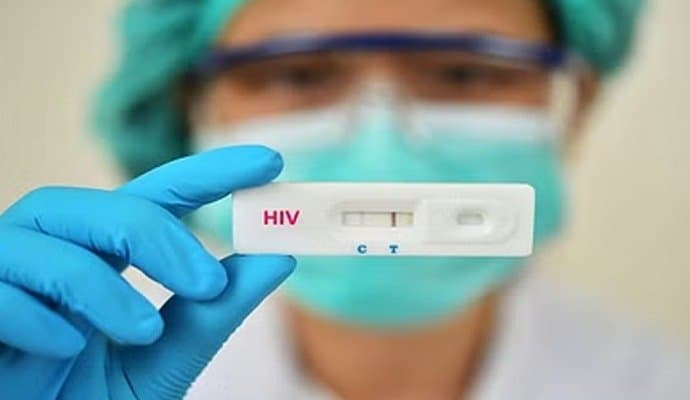 How did over 800 students test HIV positive in Tripura gnr 