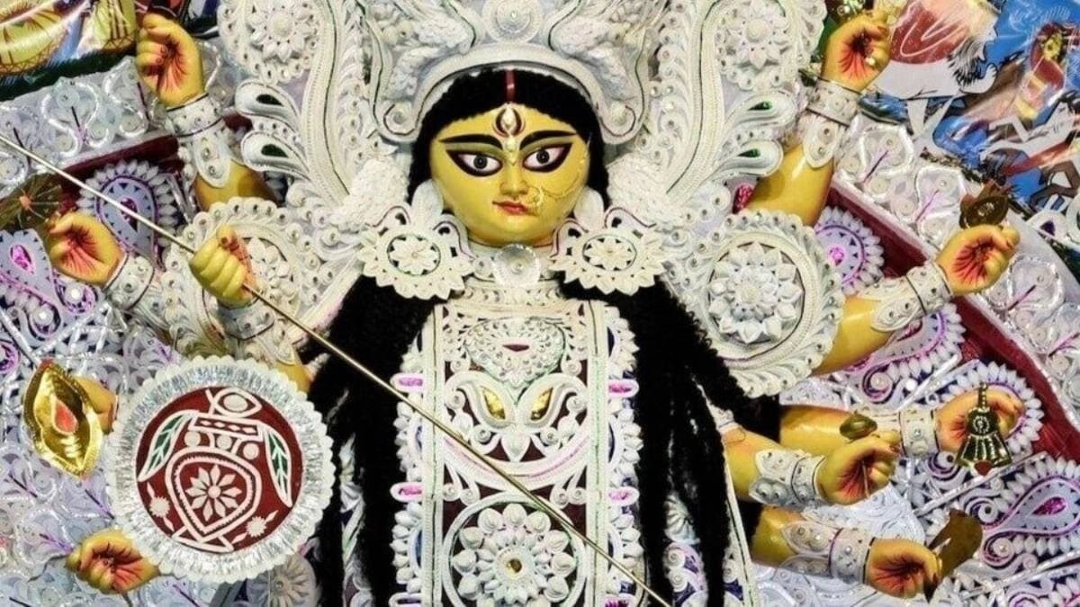 What is the significance of Bodhon ritual of shashthi in Durga Puja 2025
