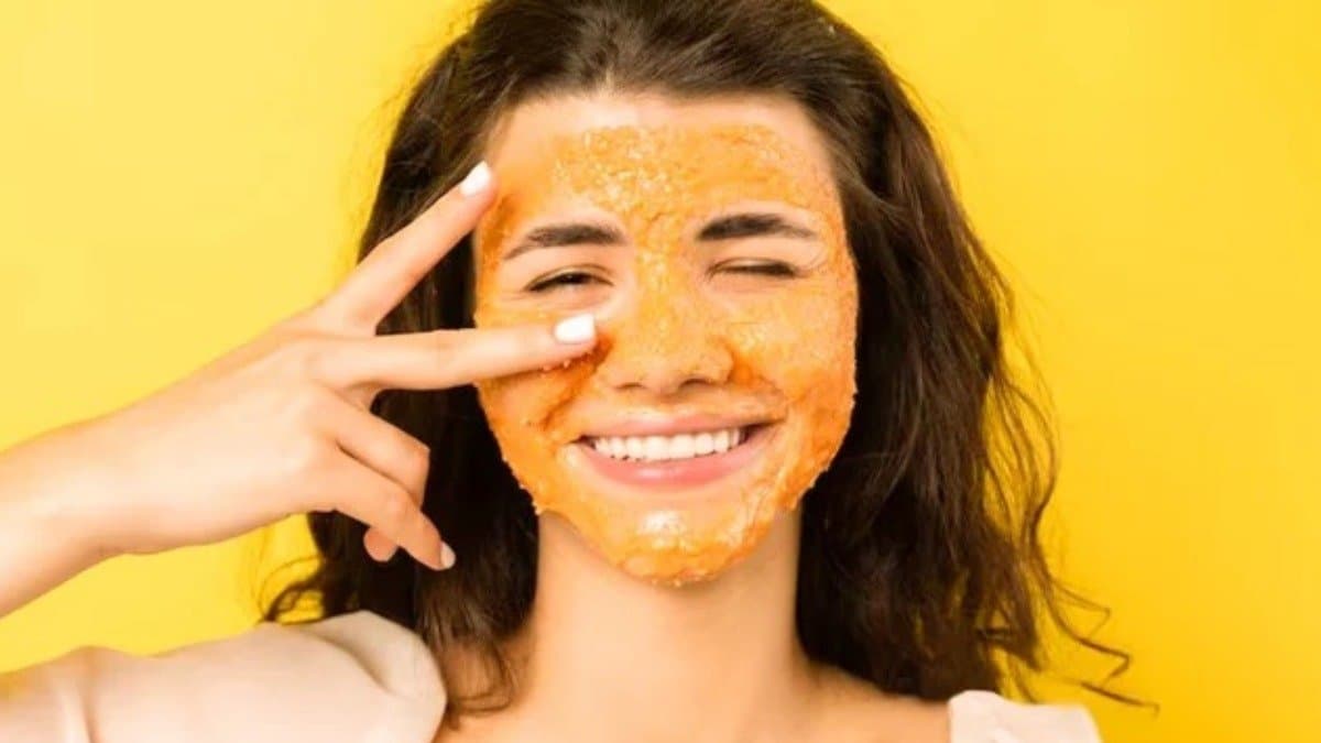 This homemade face wash reduce tan and brings glow on skin
