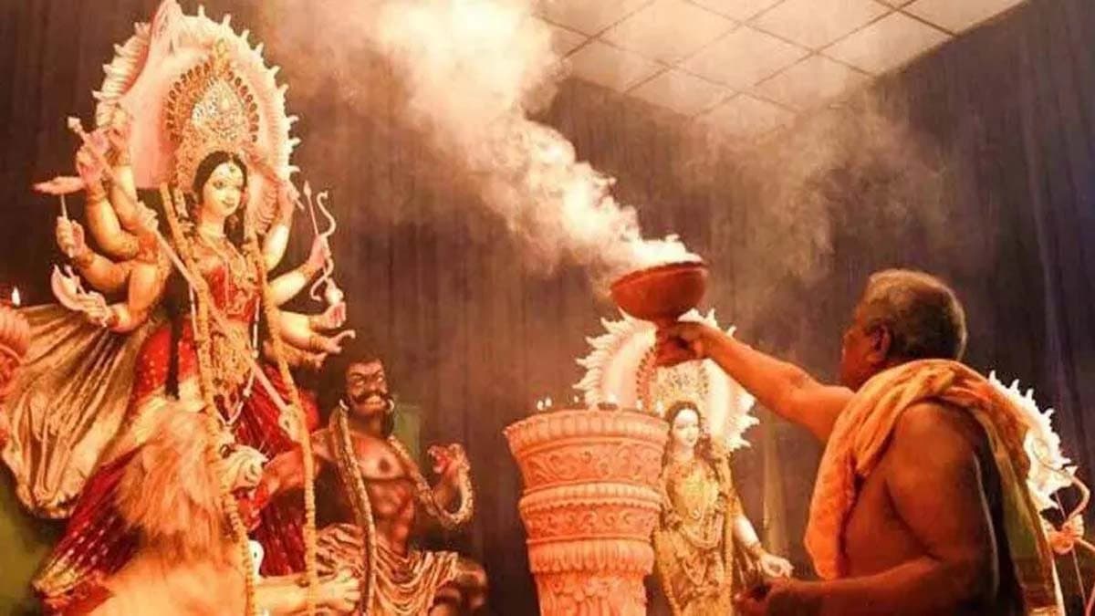 Police deliver government grant checks to Durga Puja organizers in Serampore-Rishada