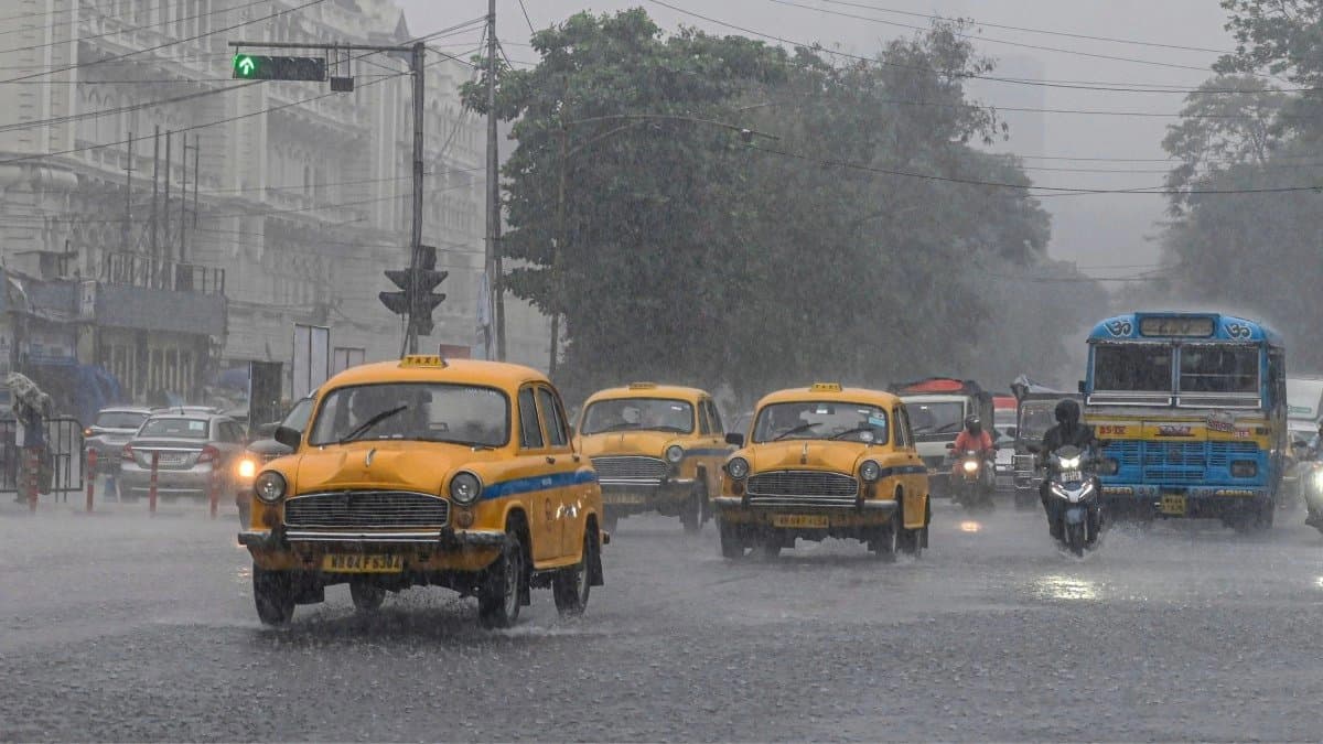 IMD weather forecast: Heavy rainfall likely in several districts in bengal