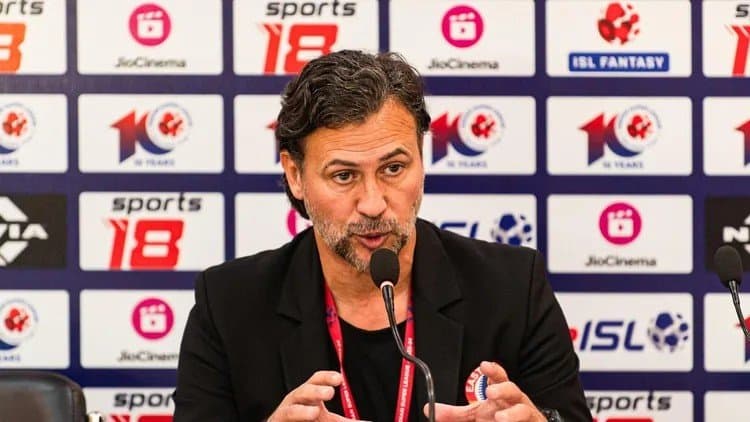 Carles Cuadrat not happy with refereeing 