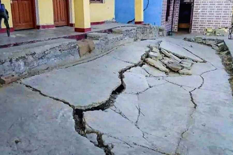 Cracks In Walls, Ceilings Of Houses In Uttarakhands Bageshwar, Villagers Blame Mining gnr
