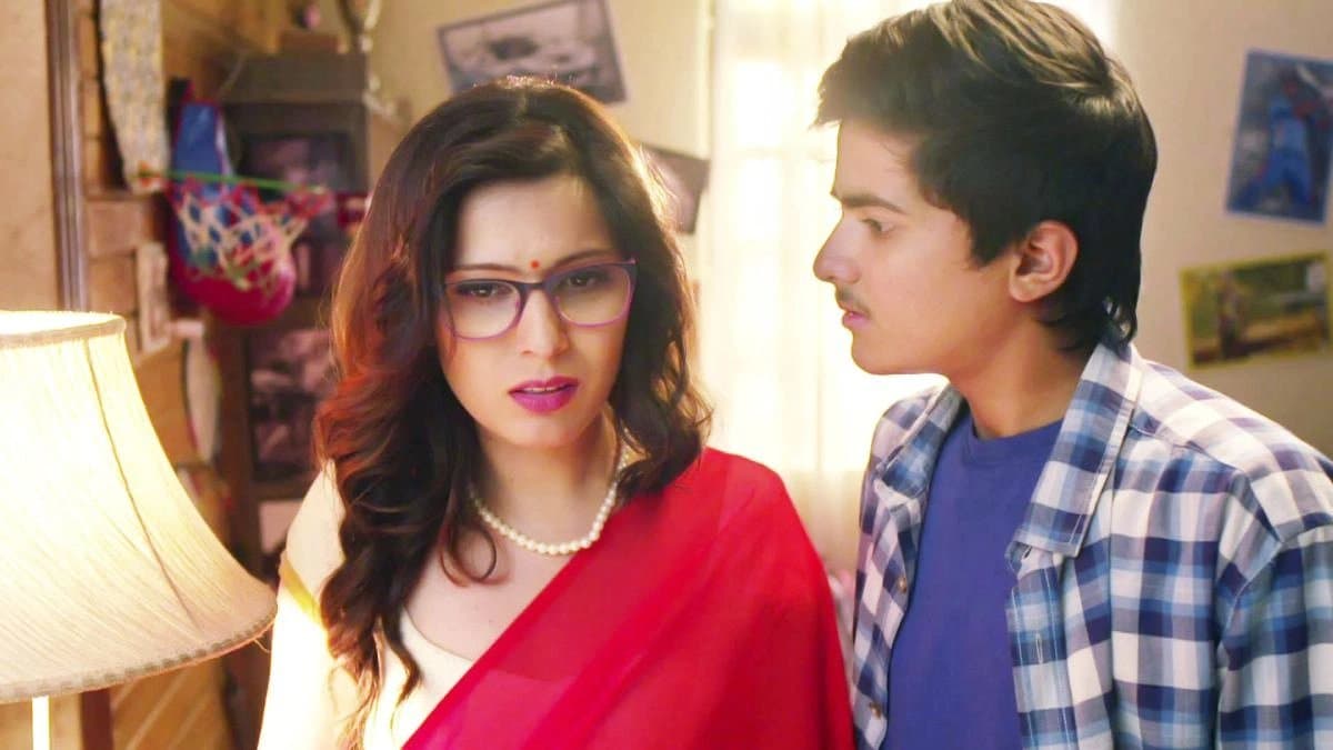 Female teacher indulges into three way Intimacy with school students gets suspended