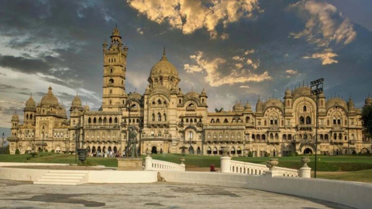 One of the largest and most beautiful palaces in the world with 170 rooms but only five people live there do you know where it is in India