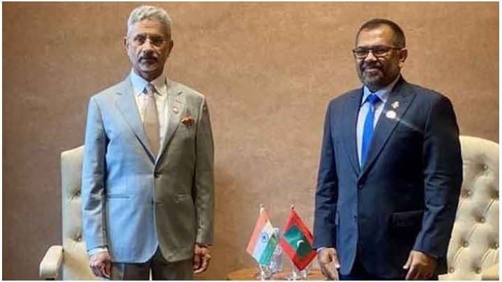 india talks with maldives for withdrawal of indian troops