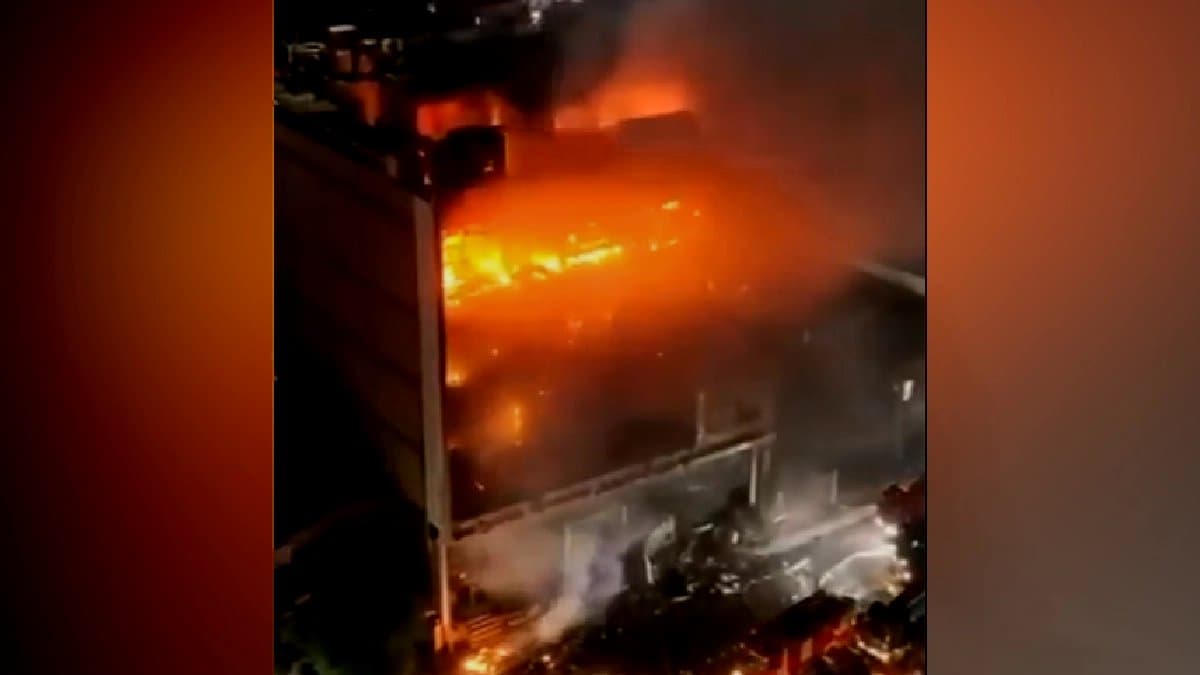  massive fire at shopping mall cause unknown at least 55 killed 