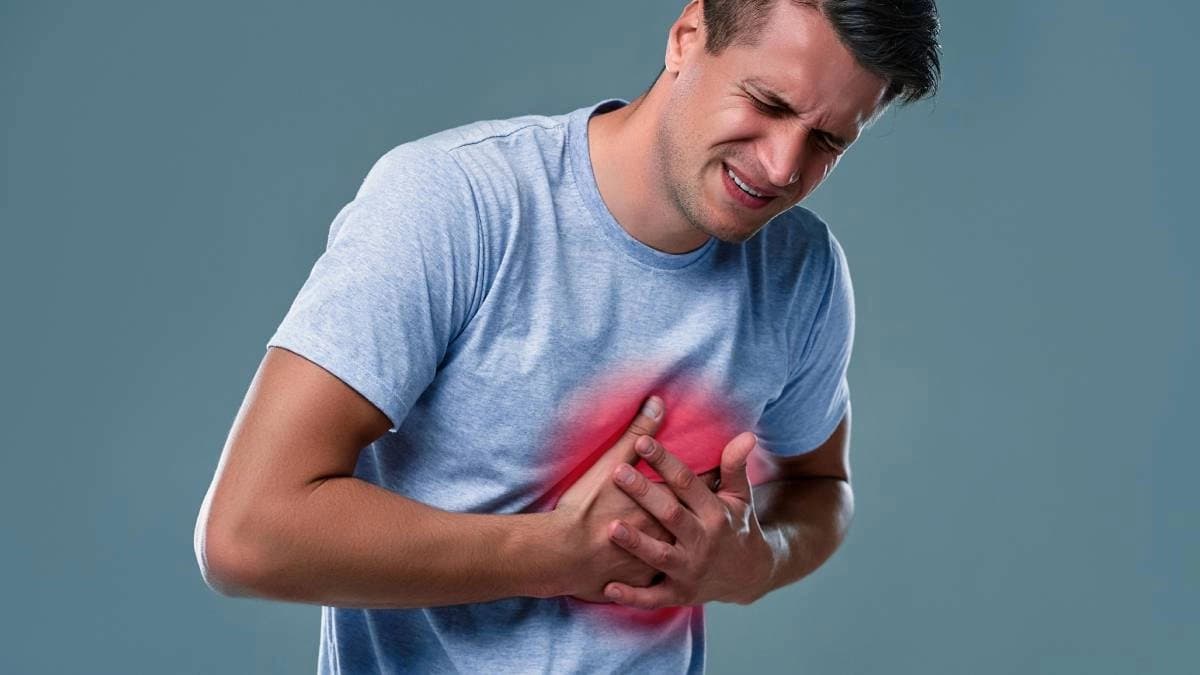The early signs of a heart attack indicate danger to the heart