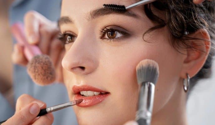 Makeup: পার্লারে যাওয়ার সময় নেই? বিয়েবাড়ি যাওয়ার আগে মেনে চলুন এই কয়েকটি টিপস! 