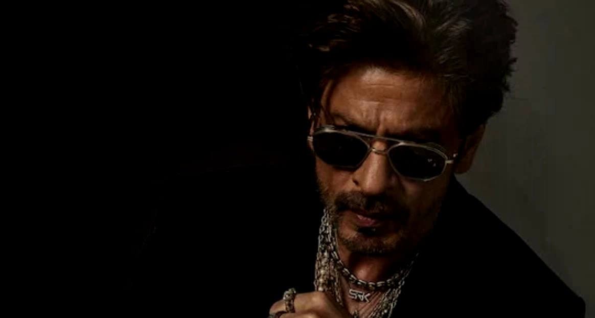 Shah Rukh Khan gives a befitting reply to fan asking him to retire