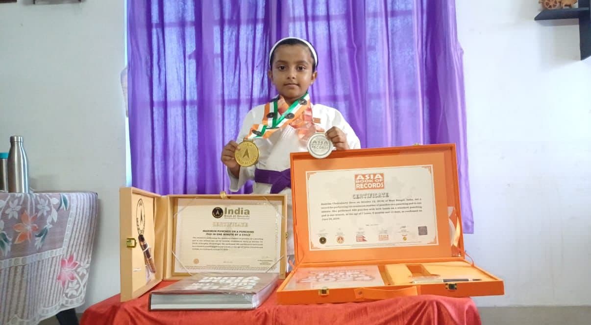Records: ‌ইন্ডিয়া বুক অফ রেকর্ডস এবং এশিয়া বুক অফ রেকর্ডসে নাম আরাত্রিকার