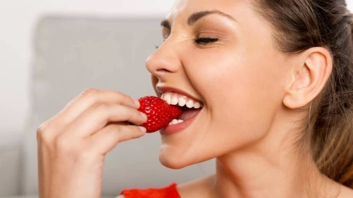 Can Strawberry really whiten teeth know the actual truth of this popolar trend of social media