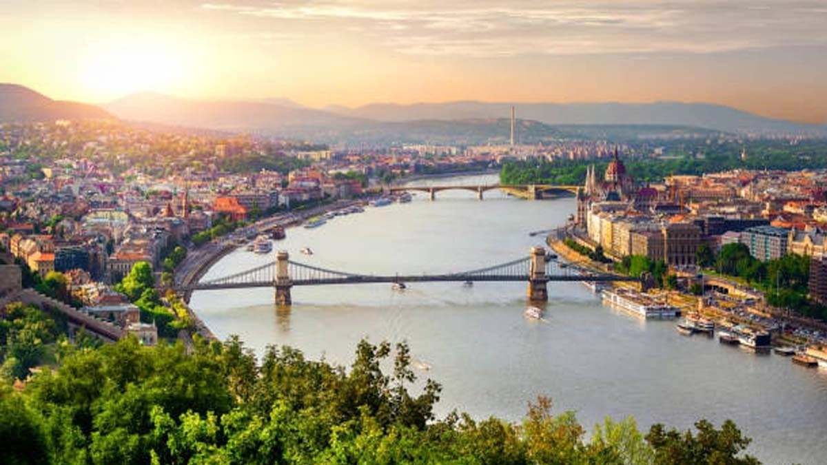 Flowing through 10 countries this river is 2850 kilometers long, do you know which one? Its not the Ganga Brahmaputra or Amazon