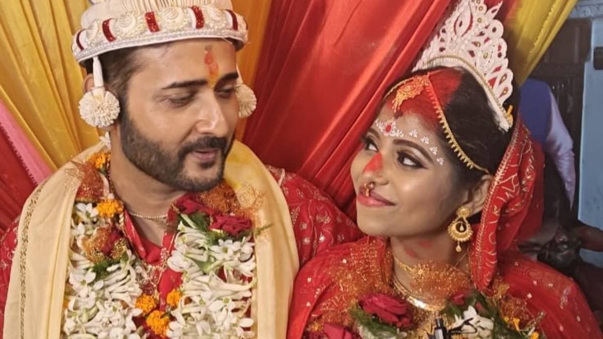 jagadhatri serial actor aditya chowdhury and purbasha got married at jagannath mandir ent