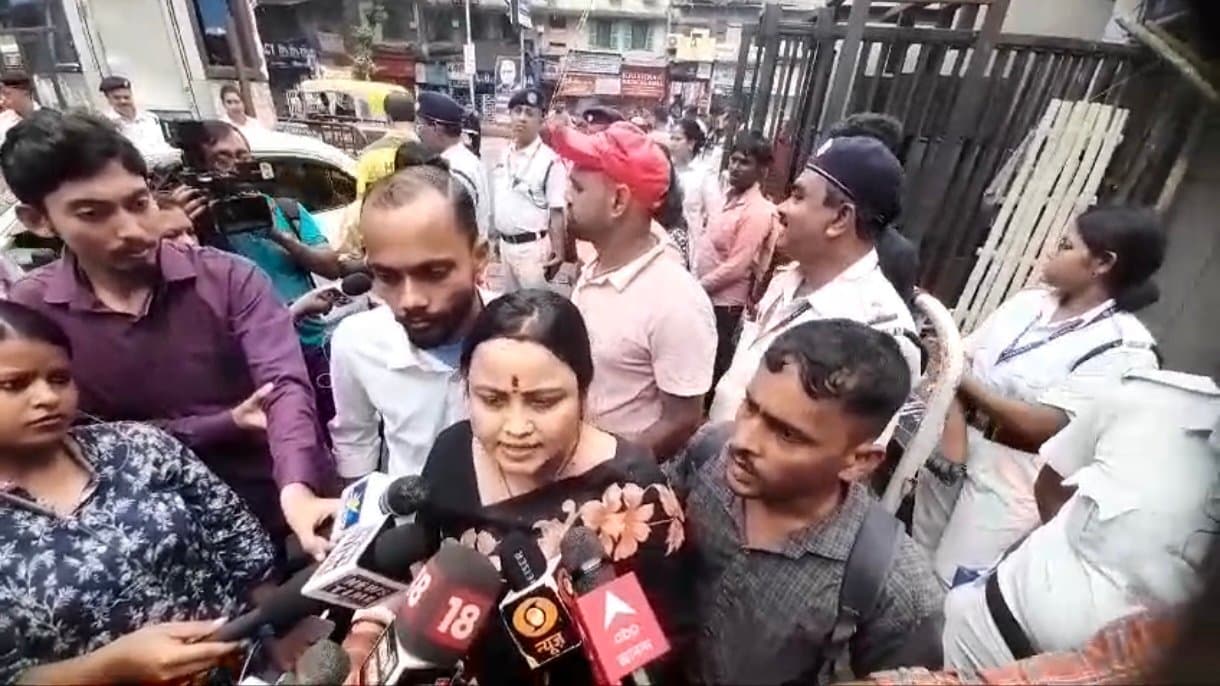 Kamduni protesters mousumi and tum par visits RG Kar Medical College gnr