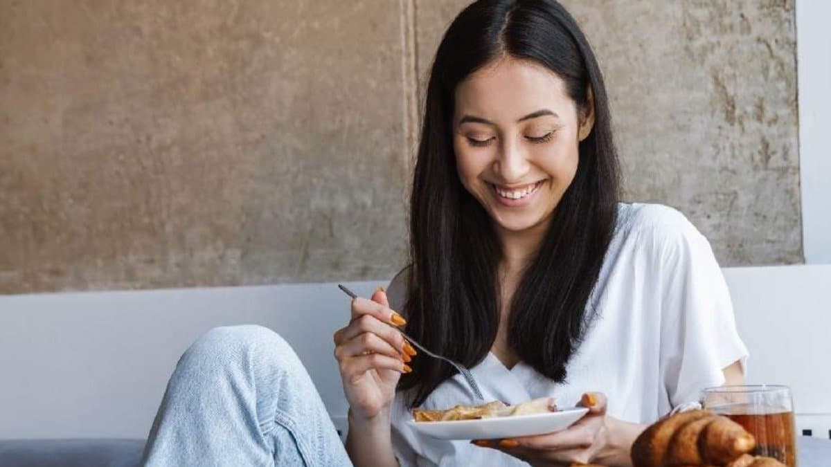 these foods help to stay happy and impact positive energy on life lif