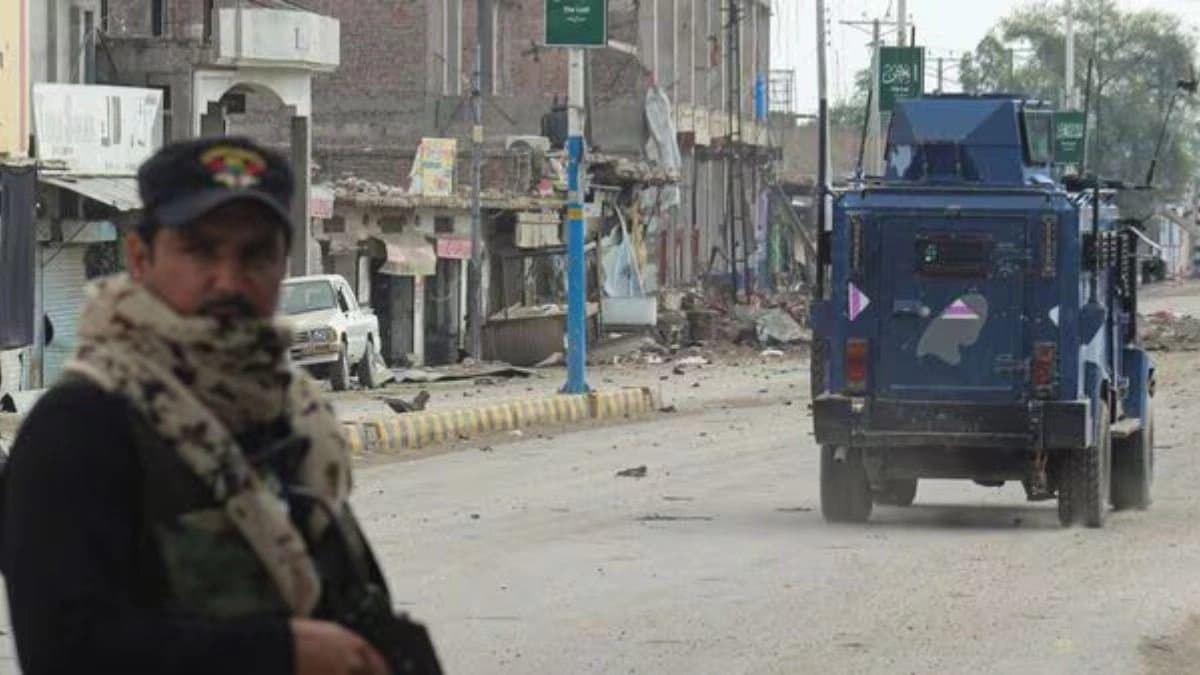 Blast in cricket ground in Pakistan injured people immediately shifted to the hospital