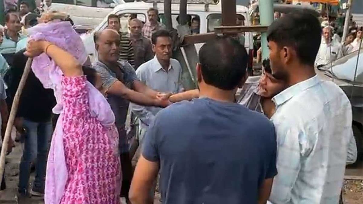 Mother confronts daughter's harasser in Rajkot, beats him brutally gnr 