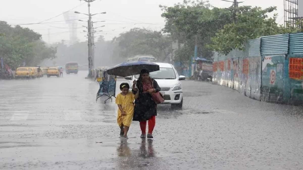 IMD Weather Update Heavy Rain in Bengal due to cyclonic Circulation
