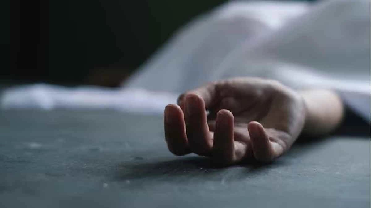 woman died by electrocution on Kolkata on Saturday