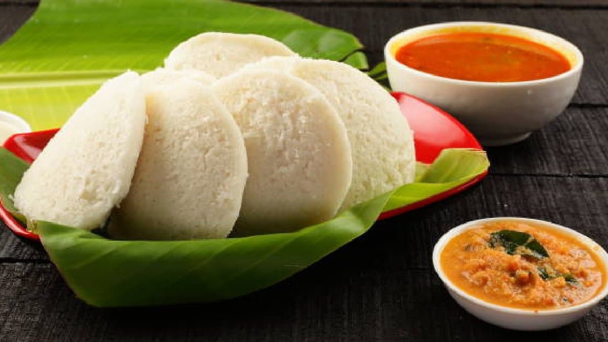 Gold-plated Idli 23-carat edible gold layer on Idli price rs 5000 know more about this dish gnr 
