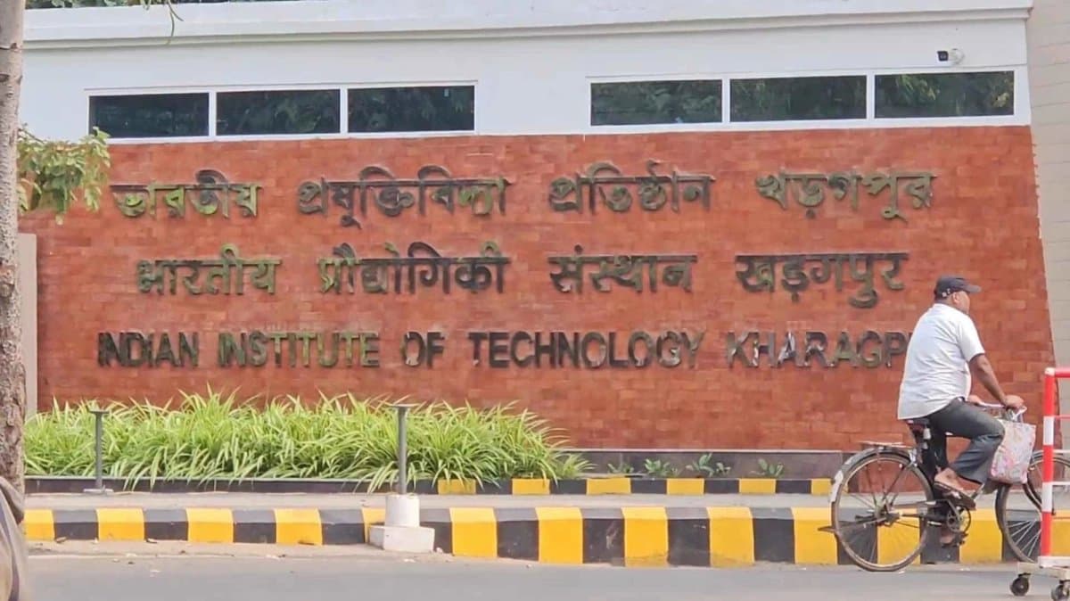 IIT Kharagpur student death body found in hostel 