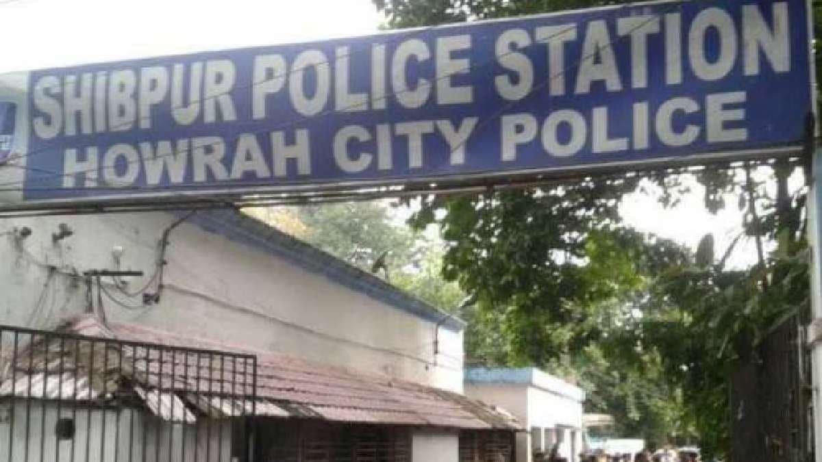 Labour cleaning drain died in Howrah