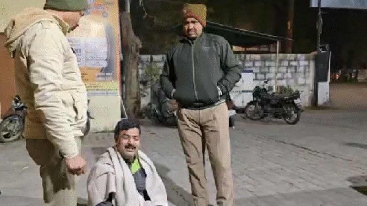 Jhansi Cop Opens Tea Stall Outside SSP's Office To Protest Suspension