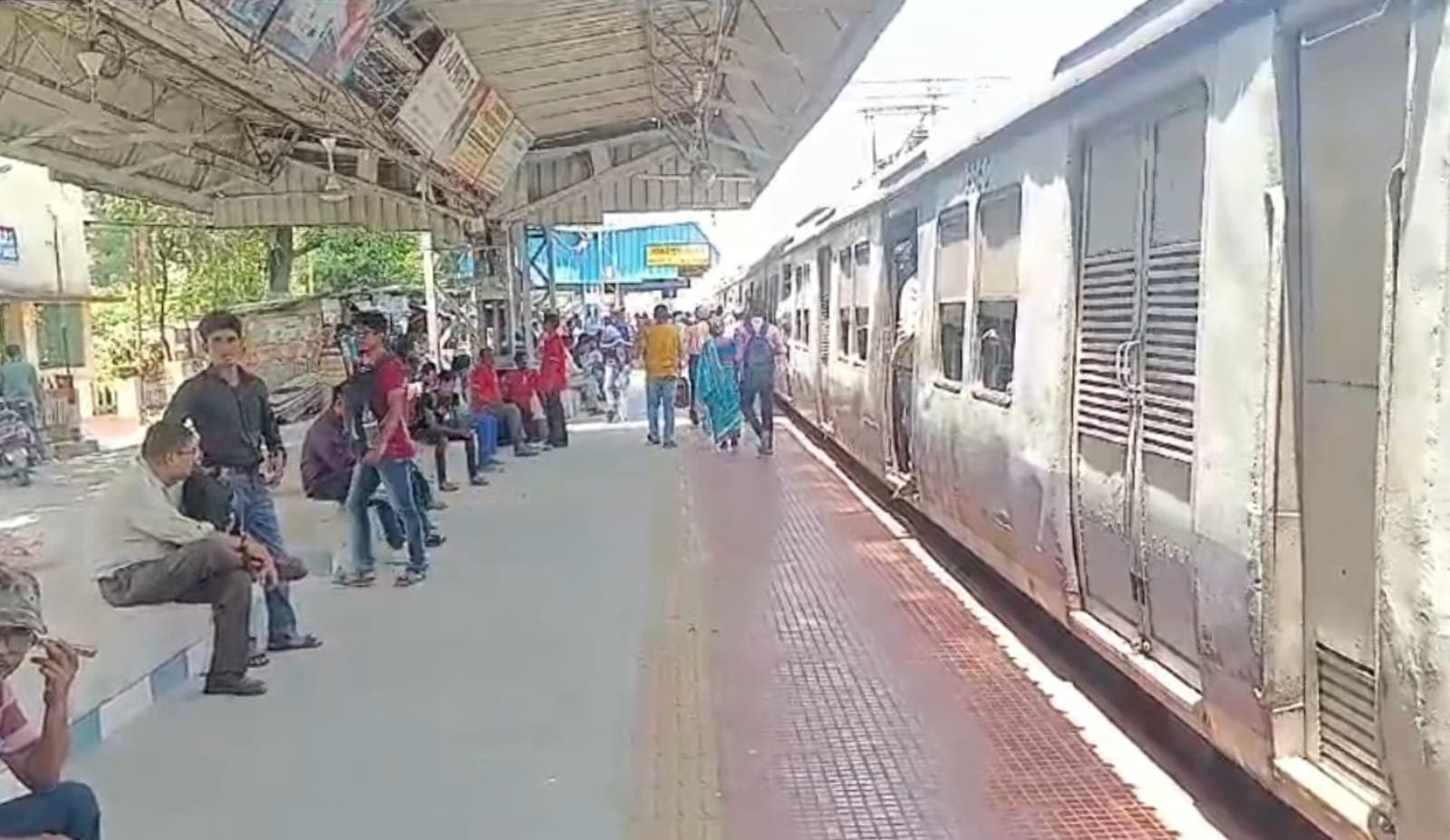 Fire beside ballygunge station 