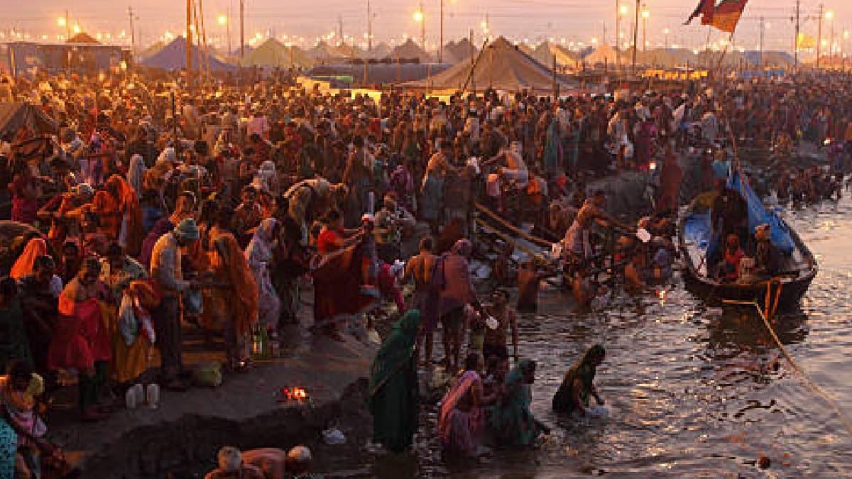Mahakumbhmela2025 Railways Set Up Medical Facilities For Kumbh Devotees at prayagraj station gnr 