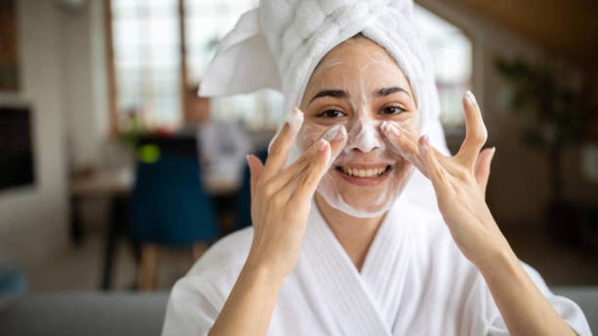 this home made natural soap can prevent dry skin problems and make your skin tone bright and moisturized lif