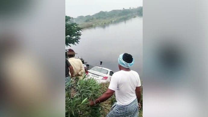  5 killed after car goes out of control, plunges into lake in Telangana gnr 
