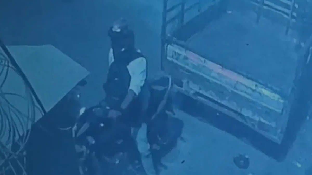 Love Triangle girl called her boyfriend to meet on holi night then this happened