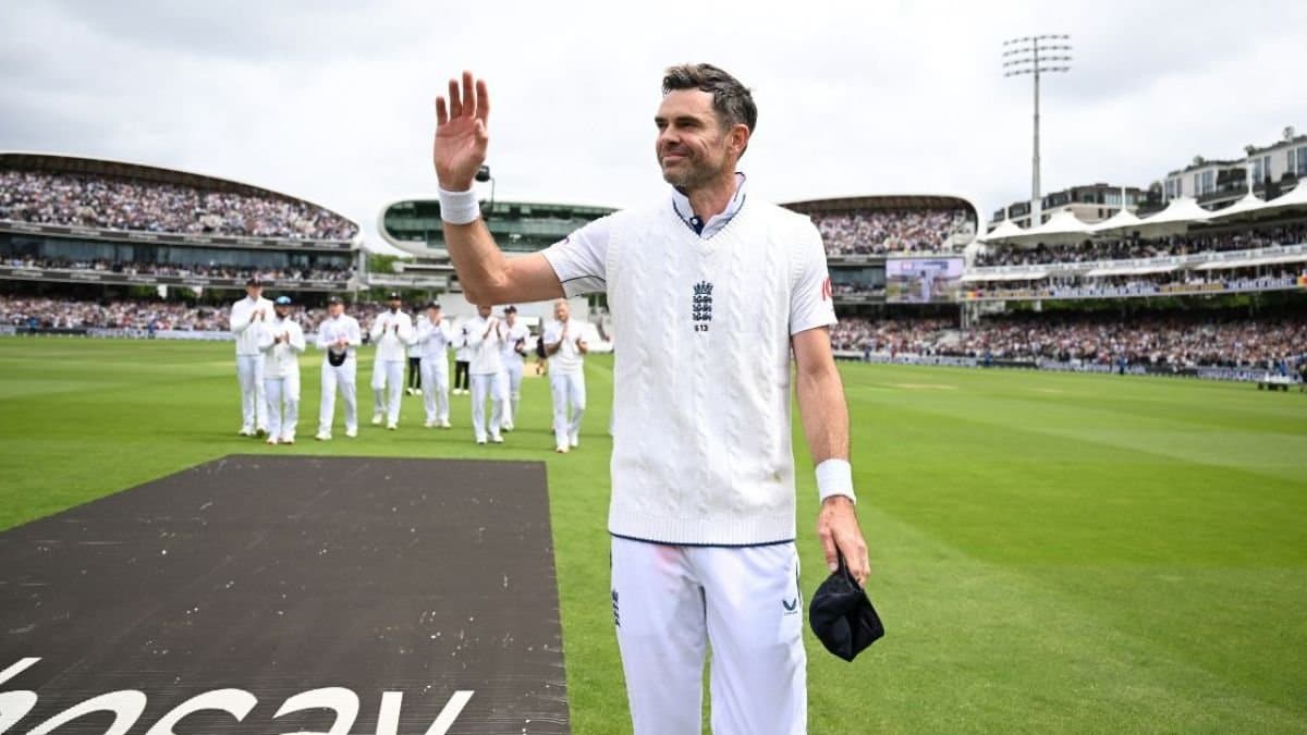 Englands fast bowling great James Anderson has been knighted spt