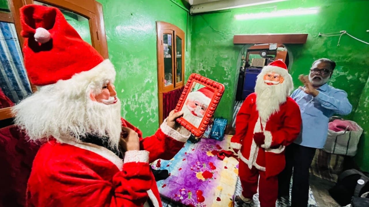 from 25 years selim jokarwala dress like santa