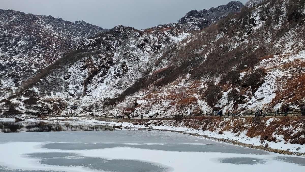 Tourists across the world thronging in Sikkim to witness drizzling with snowfall gnr