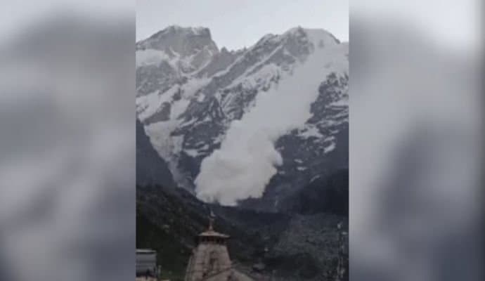 Avalanche hits Gandhi Sarovar on hills behind Kedarnath Temple