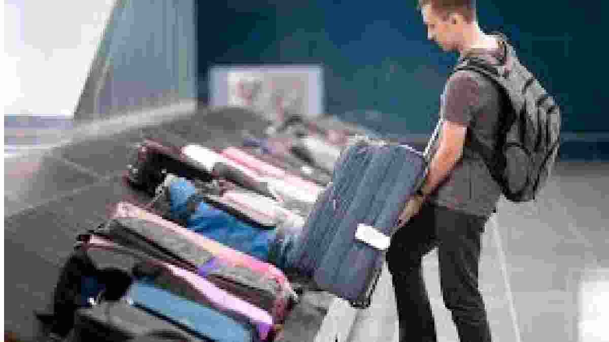 what happens with your luggage at the airport Viral video