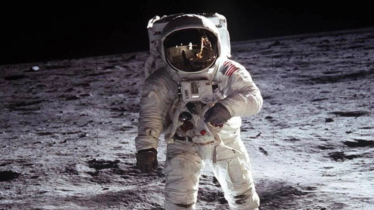Nasa intern wanted to make love on moon