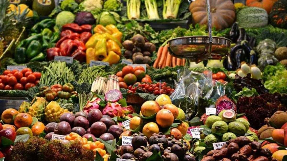 Cyclone Dana causes vegetable price hike in Odisha gnr